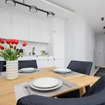 Stacja Wola Nowoczesny Apartament Z Balkonem I Parkingiem Warszawa By Noclegi Renters