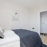 Stacja Wola Nowoczesny Apartament Z Balkonem I Parkingiem Warszawa By Noclegi Renters